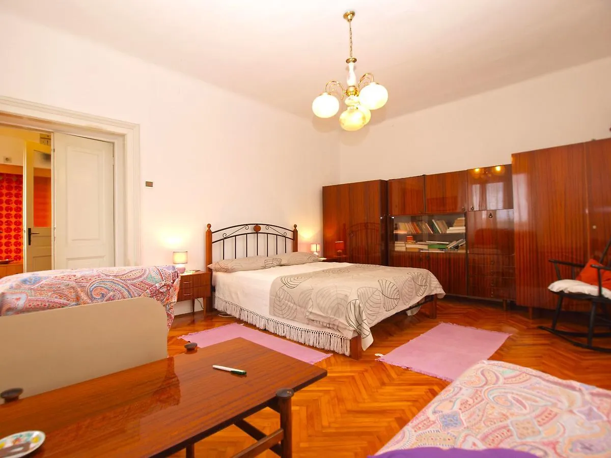 Apartments Milena 1582 Vinkuran
