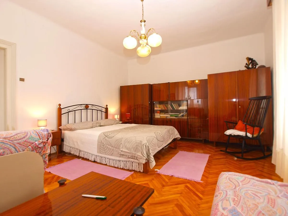 Apartments Milena 1582 Vinkuran
