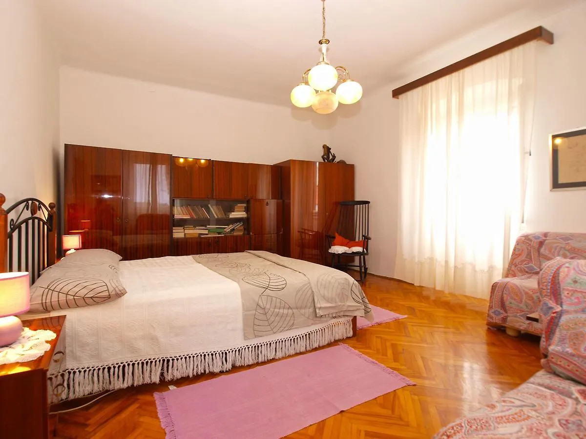 Apartments Milena 1582 Vinkuran