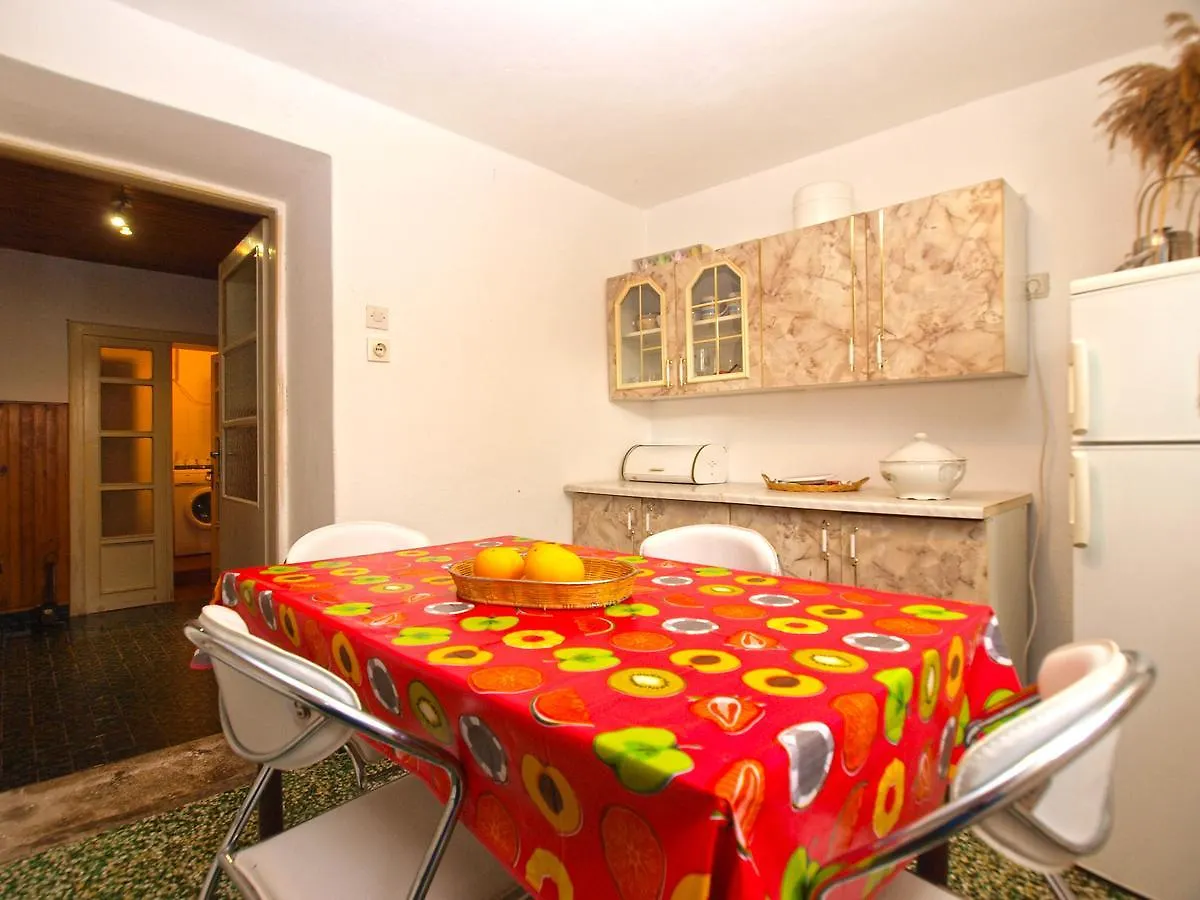 Apartments Milena 1582 Vinkuran