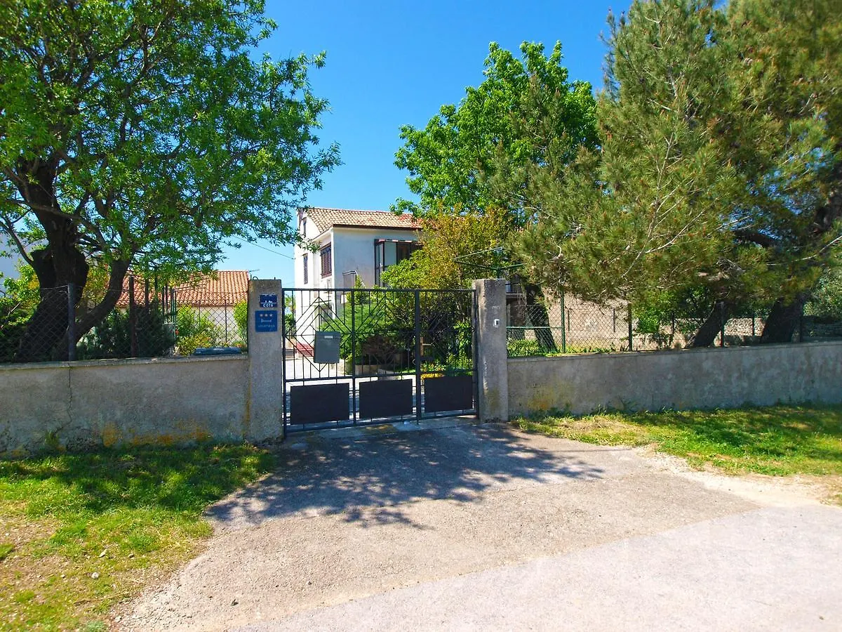 Apartments Milena 1582 Vinkuran